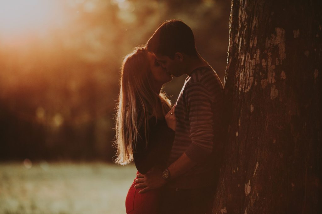 Pareja abrazada