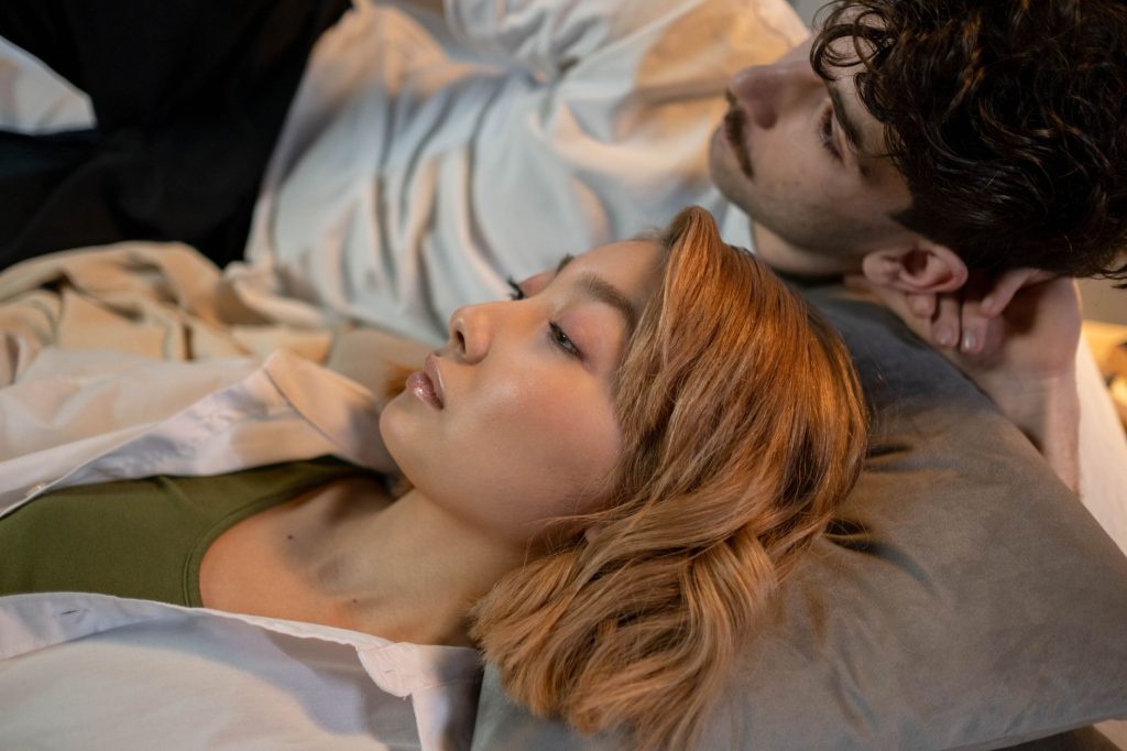 Pareja abrazada