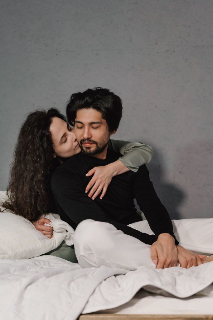 Pareja abrazada