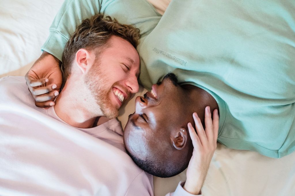 Pareja abrazada