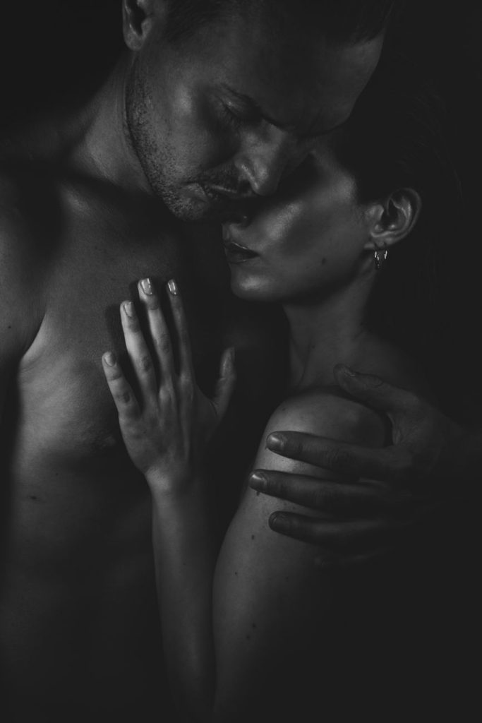 Pareja abrazada