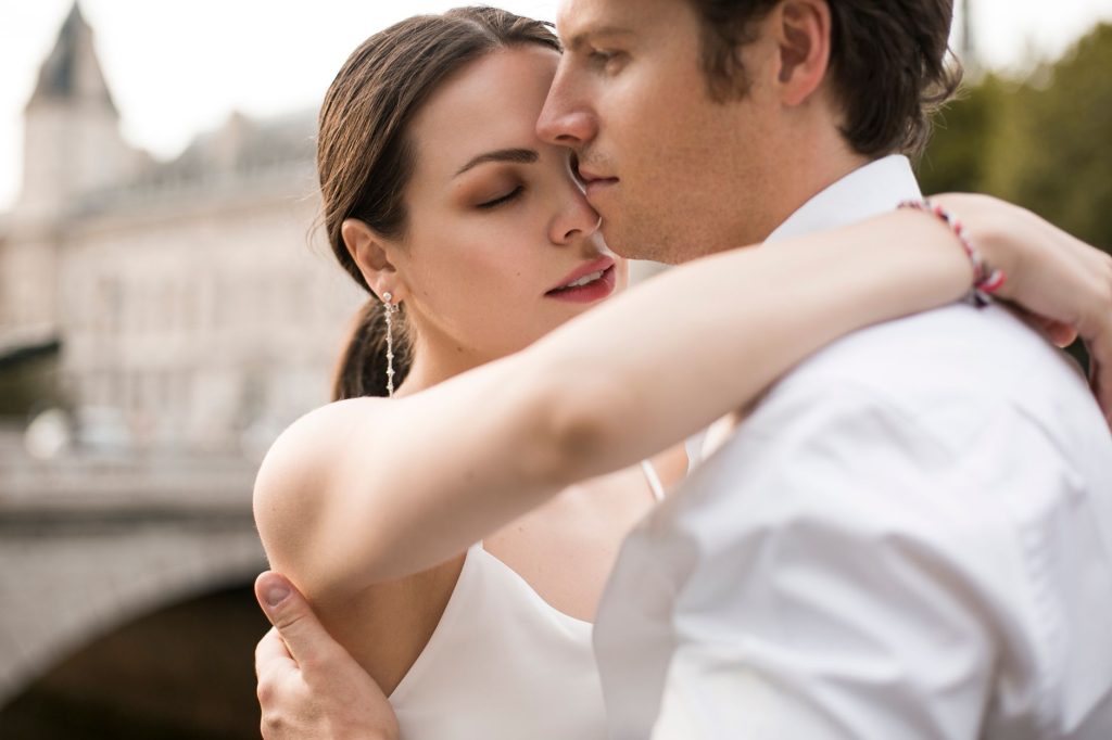 Pareja abrazada