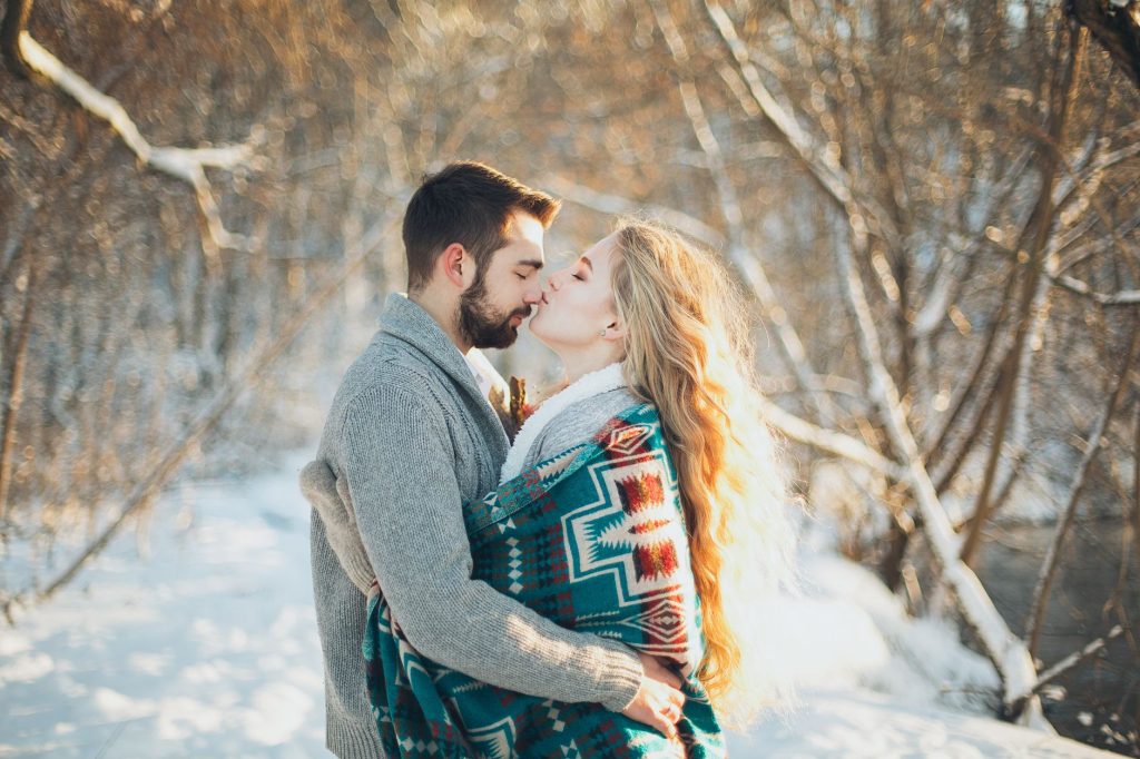 Pareja abrazada