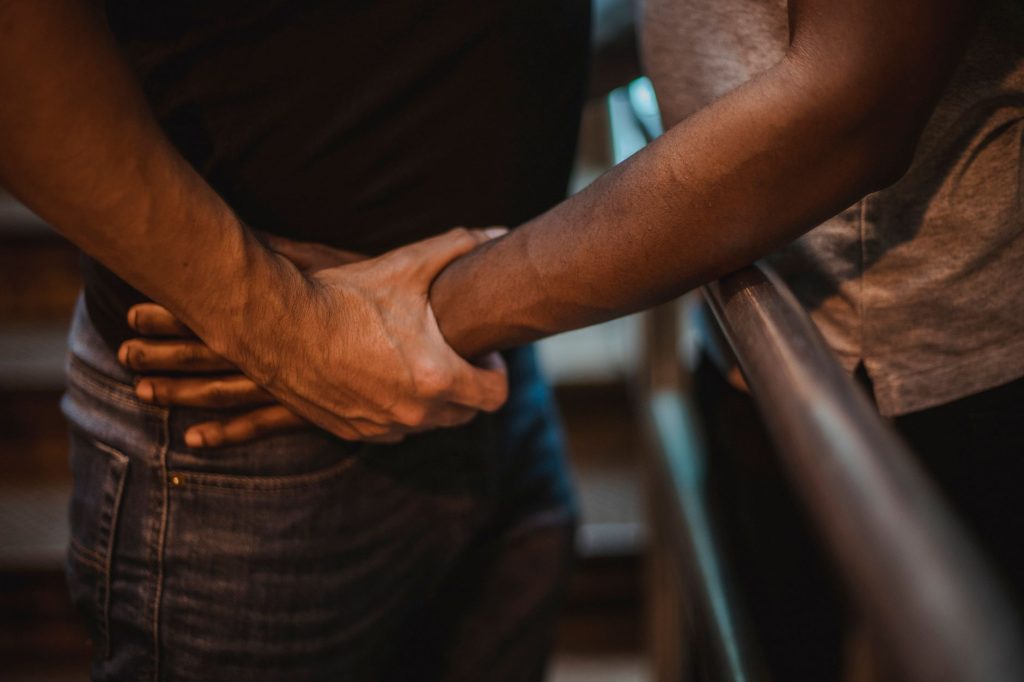 Pareja abrazada