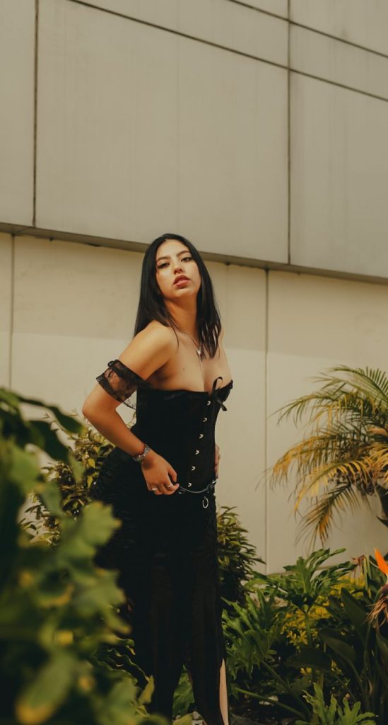 Mujer en lencería