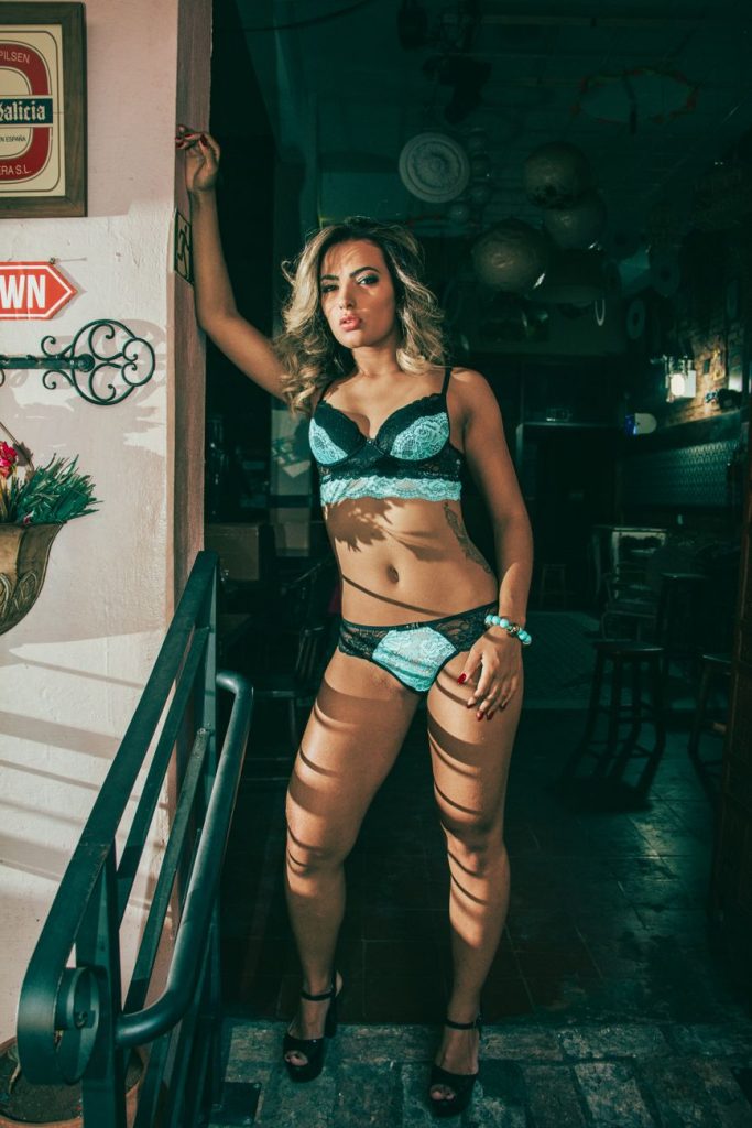 Mujer en lencería