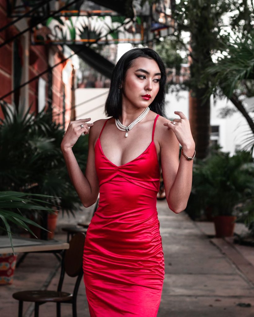 Mujer joven y seductora