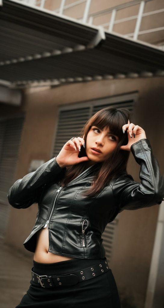 Mujer joven y seductora