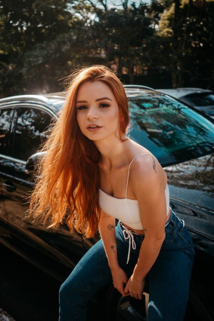 Mujer joven y seductora
