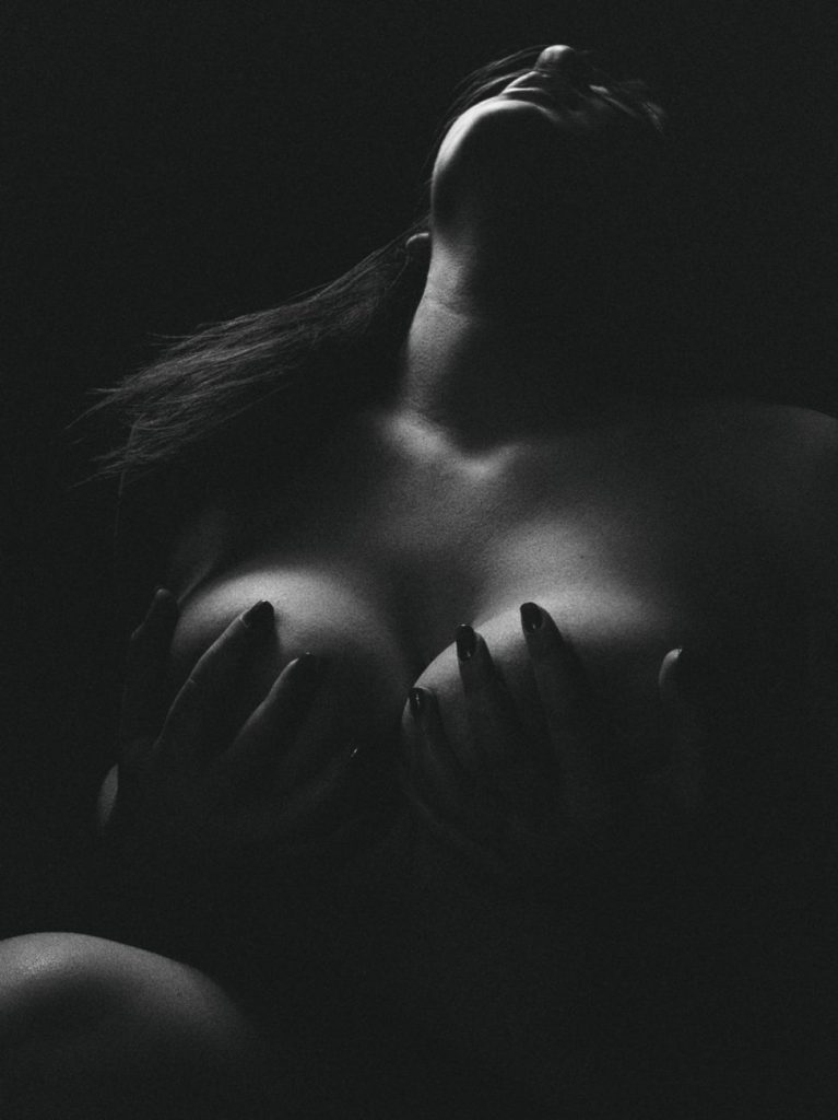 Mujer joven y seductora